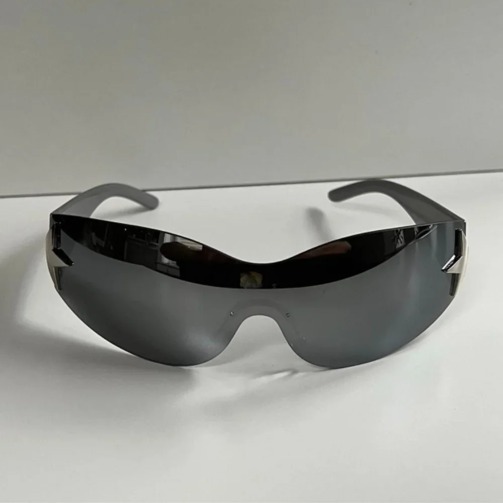 Y2K 2000s vintage style silver gray frameless star women's sunglasses
